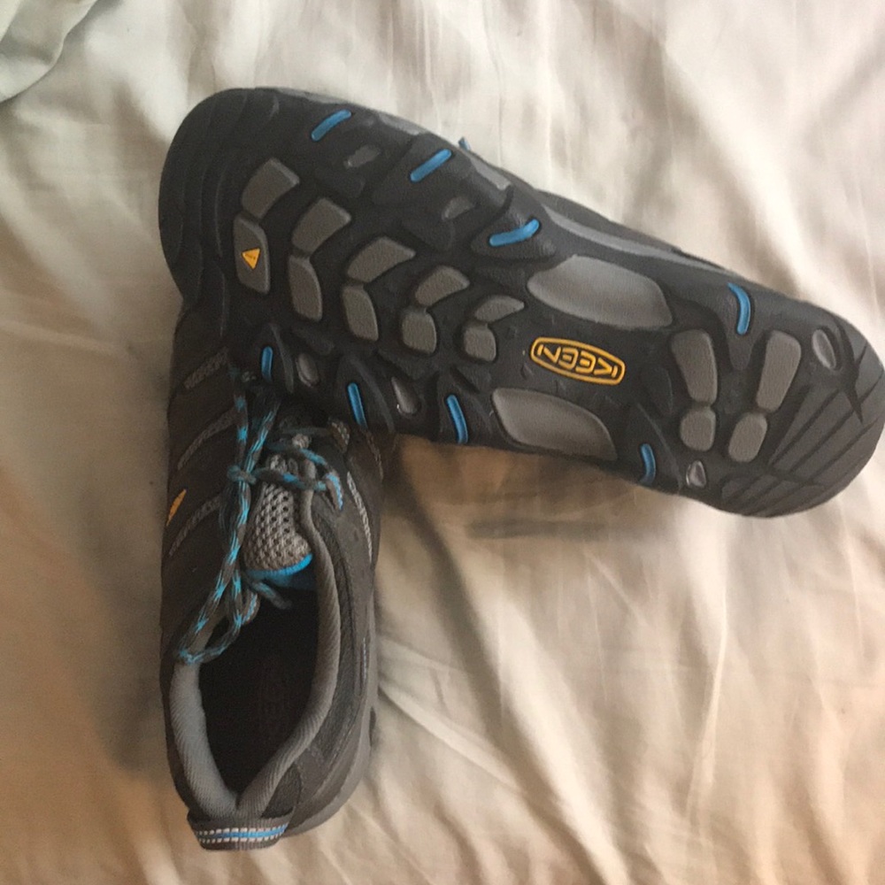 Keen Women’s Low Top Hiking Shoe size 10 NEW
